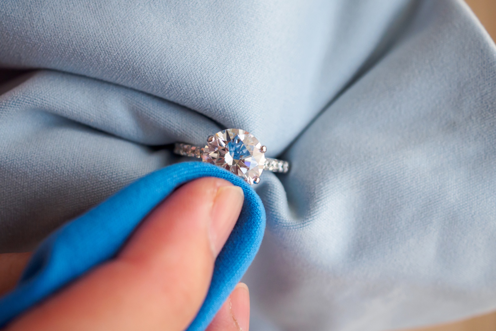 Как почистить кольцо с бриллиантом